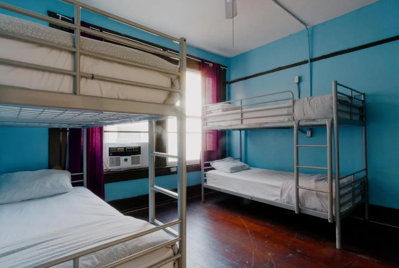 Hostel Lucky D's Youth And Traveler's *