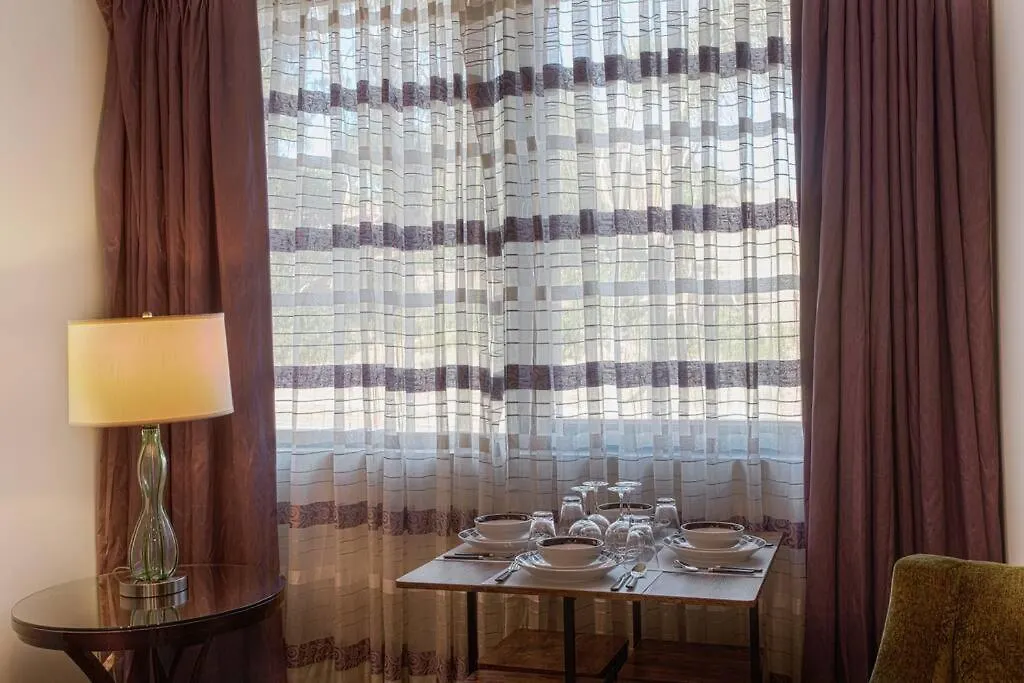 דירה 1-bedroom With Cali King Size Bed In *