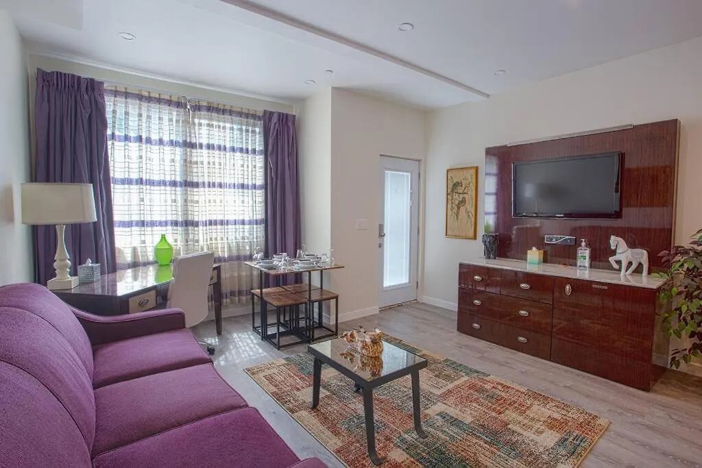 Spacious 1 Bedroom In Heart Of アパート