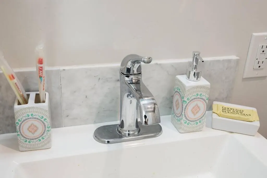 Luxurious Furnished W Full Kitchen In Sd * San Diego