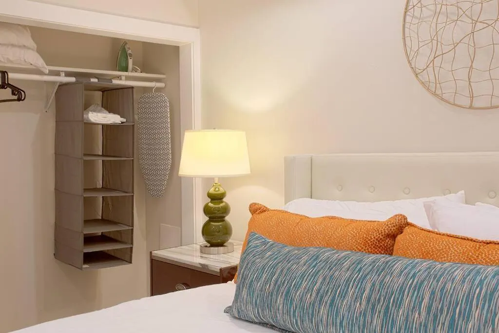 1-bedroom With Cali King Size Bed In