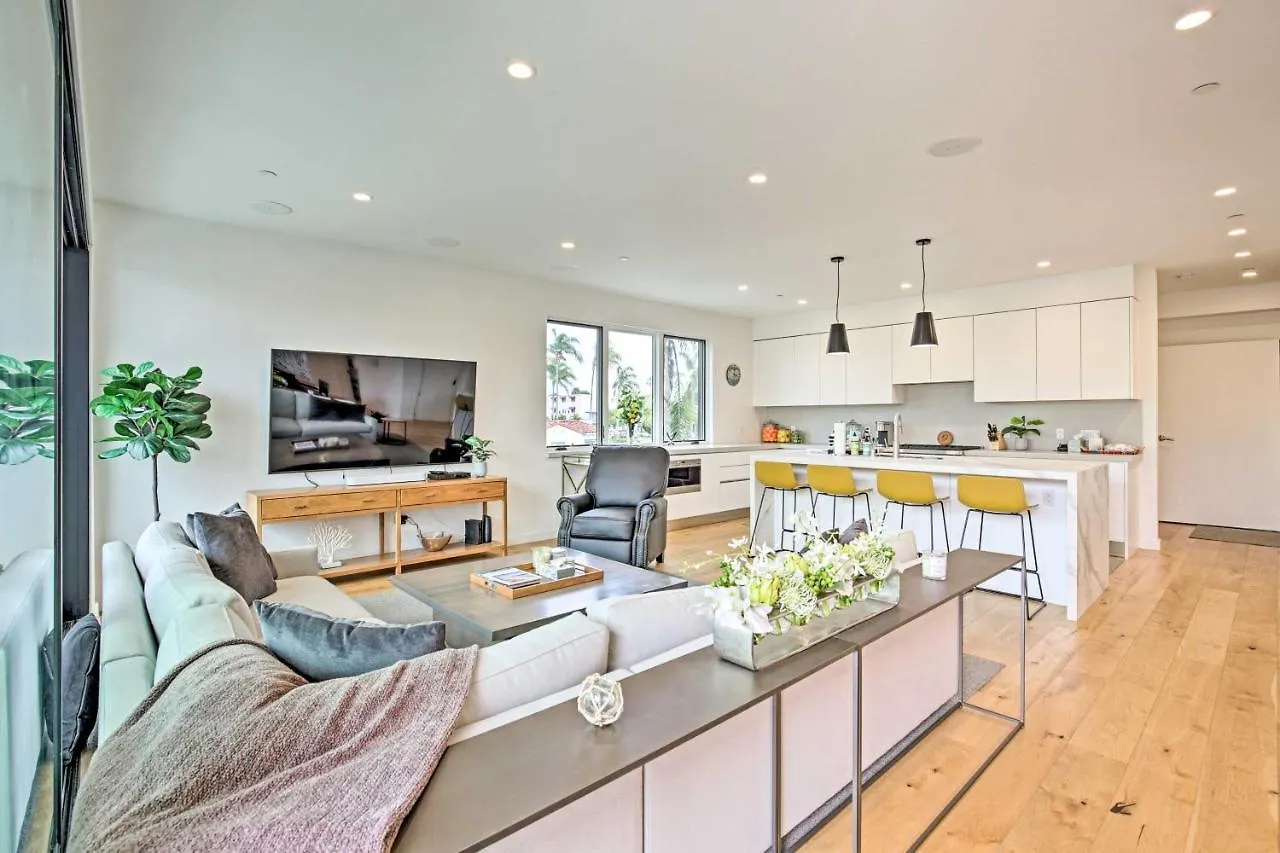 Chic Coronado Retreat With Patio And 4 Cruiser Bikes! *