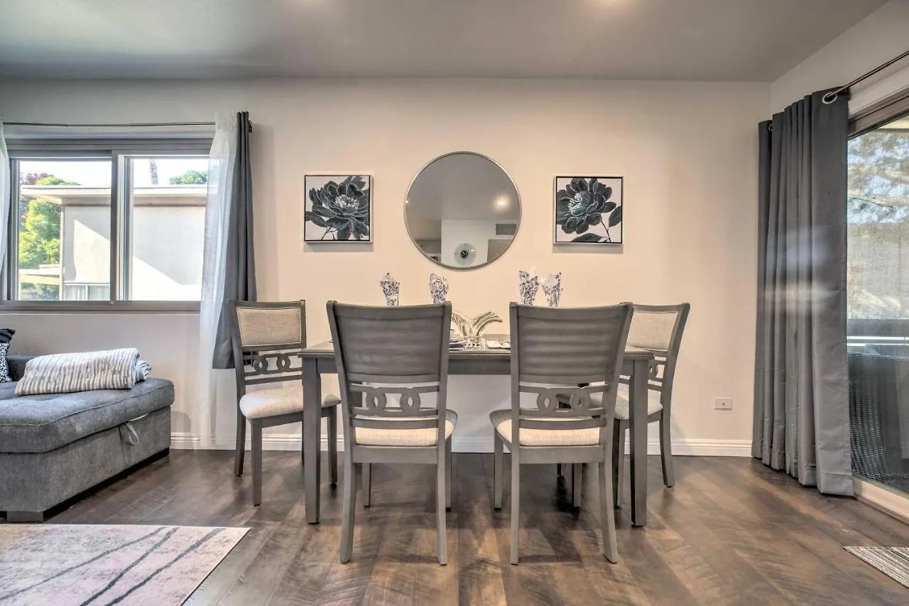 Contemporary Gem With Community Pool! Appartamento