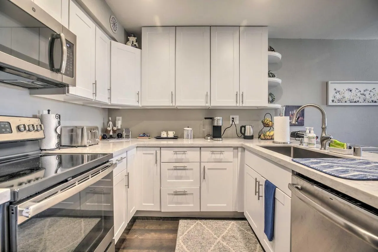 Appartamento Contemporary Gem With Community Pool! *
