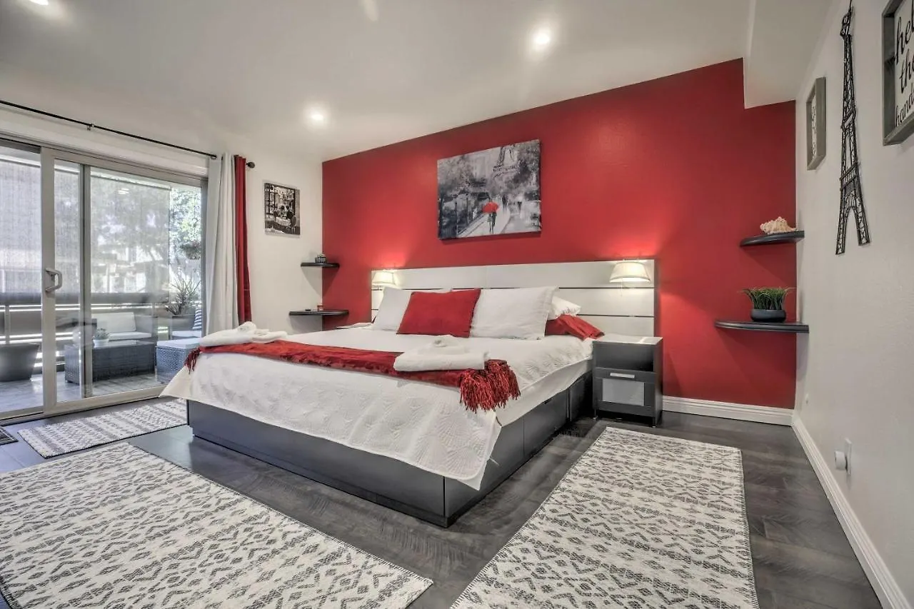 Contemporary Gem With Community Pool! San Diego