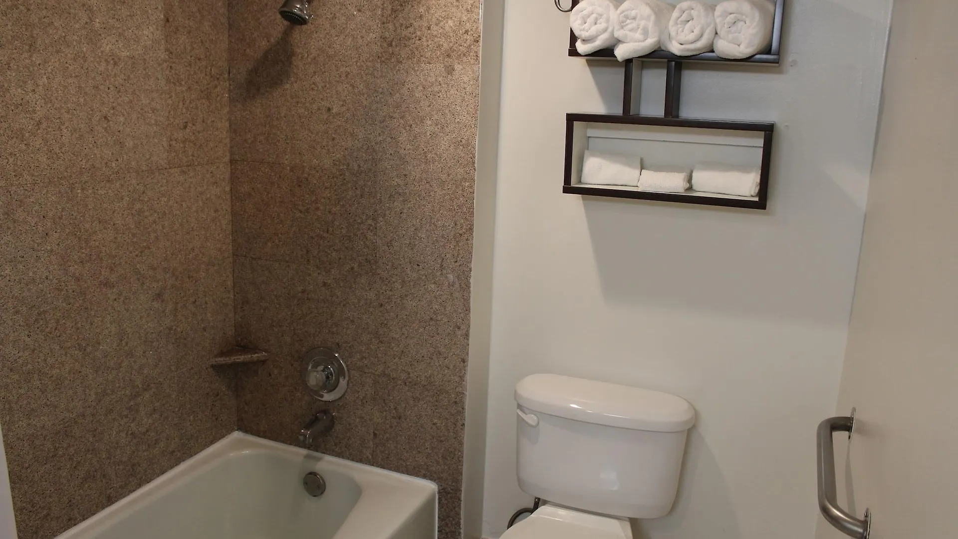 Otel Howard Johnson By Wyndham Circle San Diego