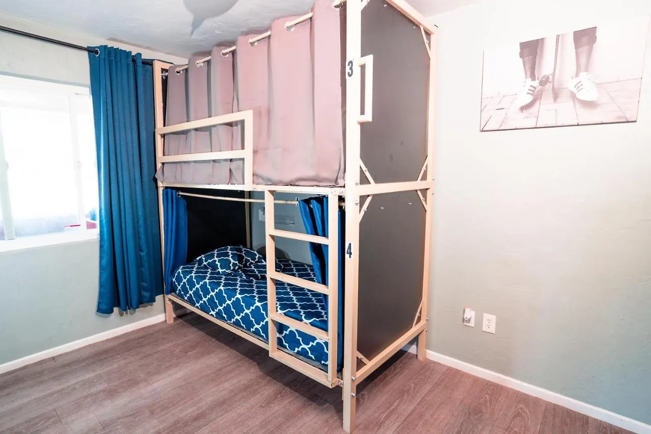 California Dreams - Ocean Hostel