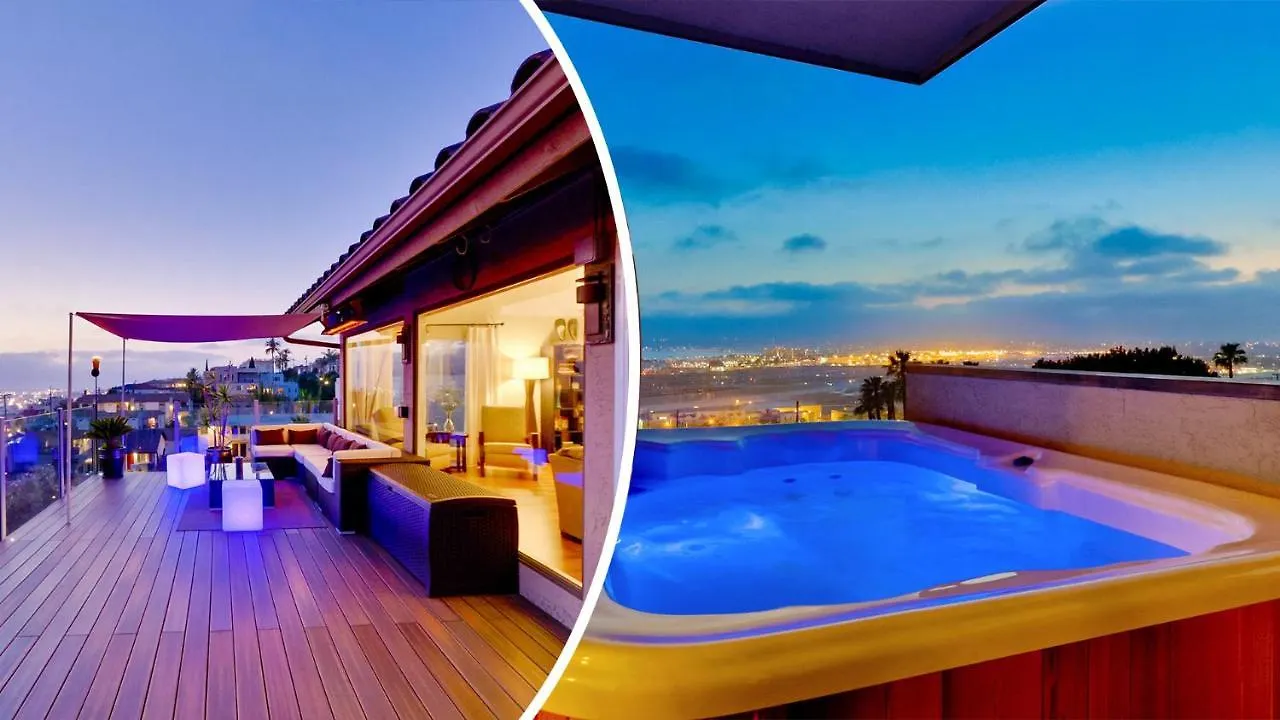 Incredible Hilltop Luxury Bay View Retreat 度假居 *