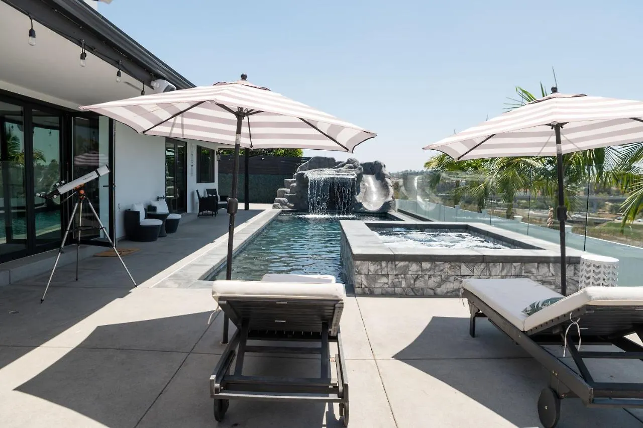 Holiday home New Modern Luxury Estate - Pool, Slide, Grotto