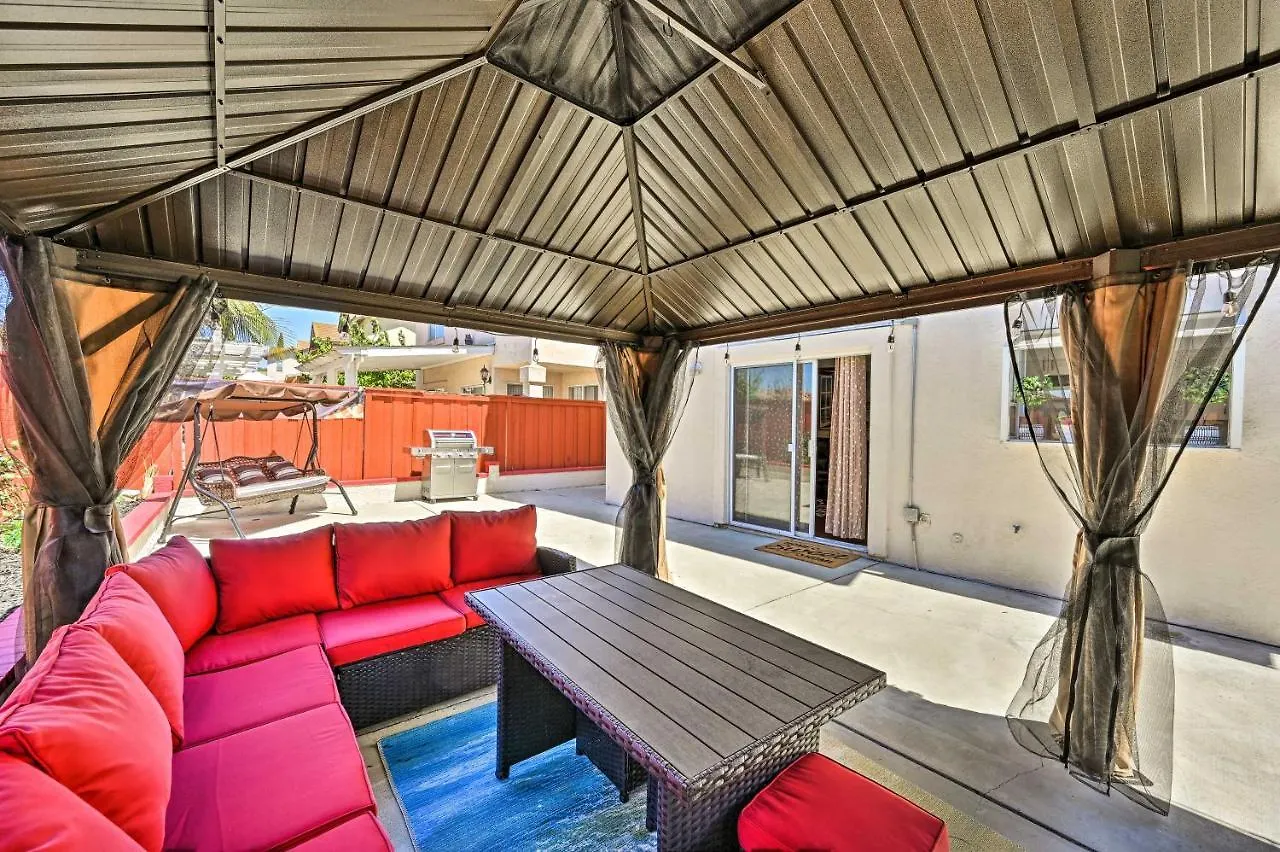 בית נופש Sanctuary With Hot Tub And Large Patio! *