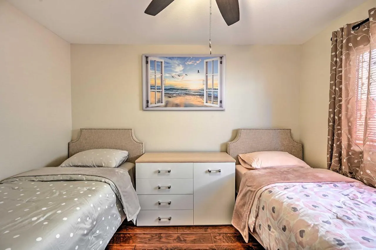 בית נופש Sanctuary With Hot Tub And Large Patio! *