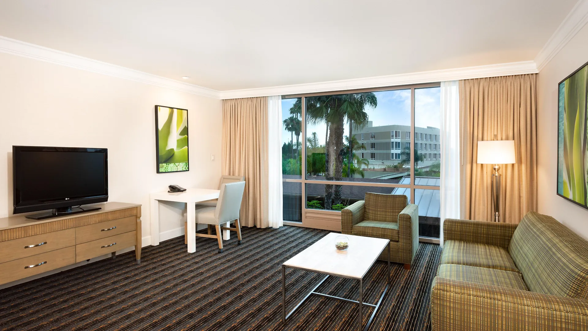 Doubletree By Hilton Bayside 3*