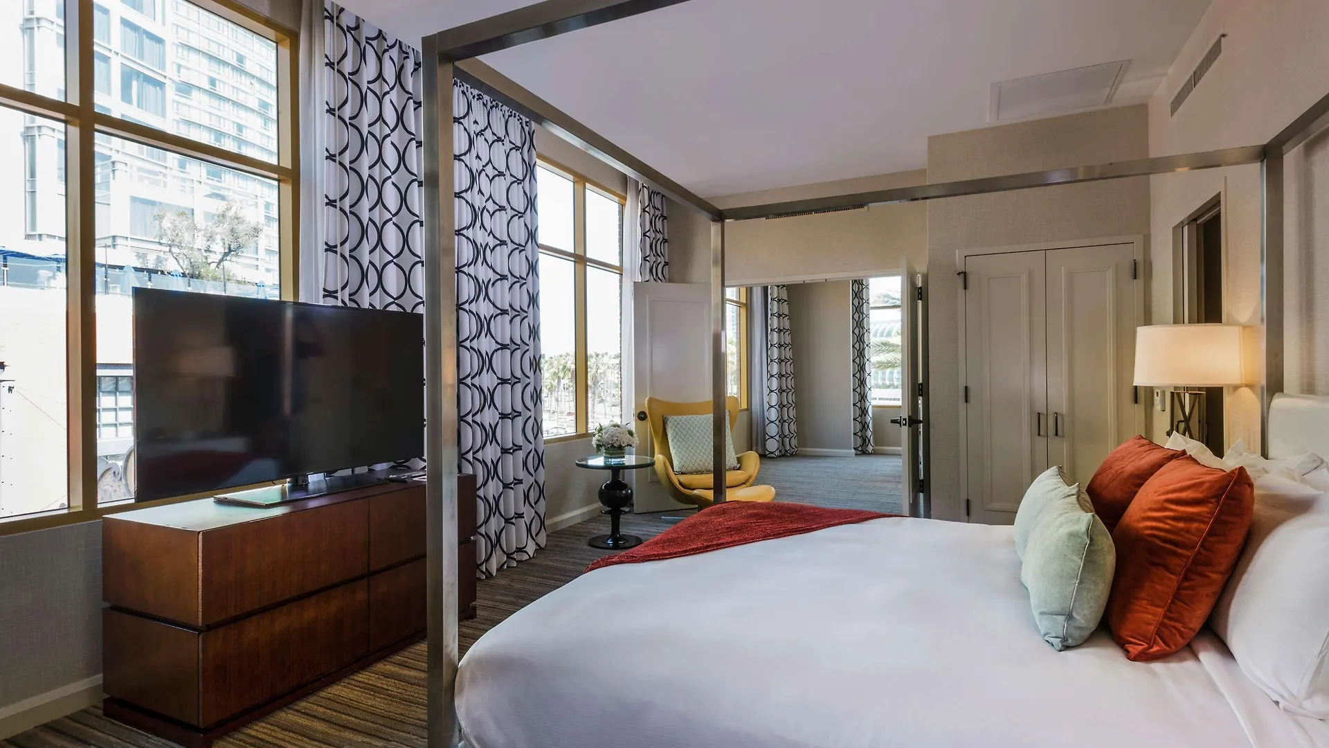 Hilton Gaslamp Quarter Hotel