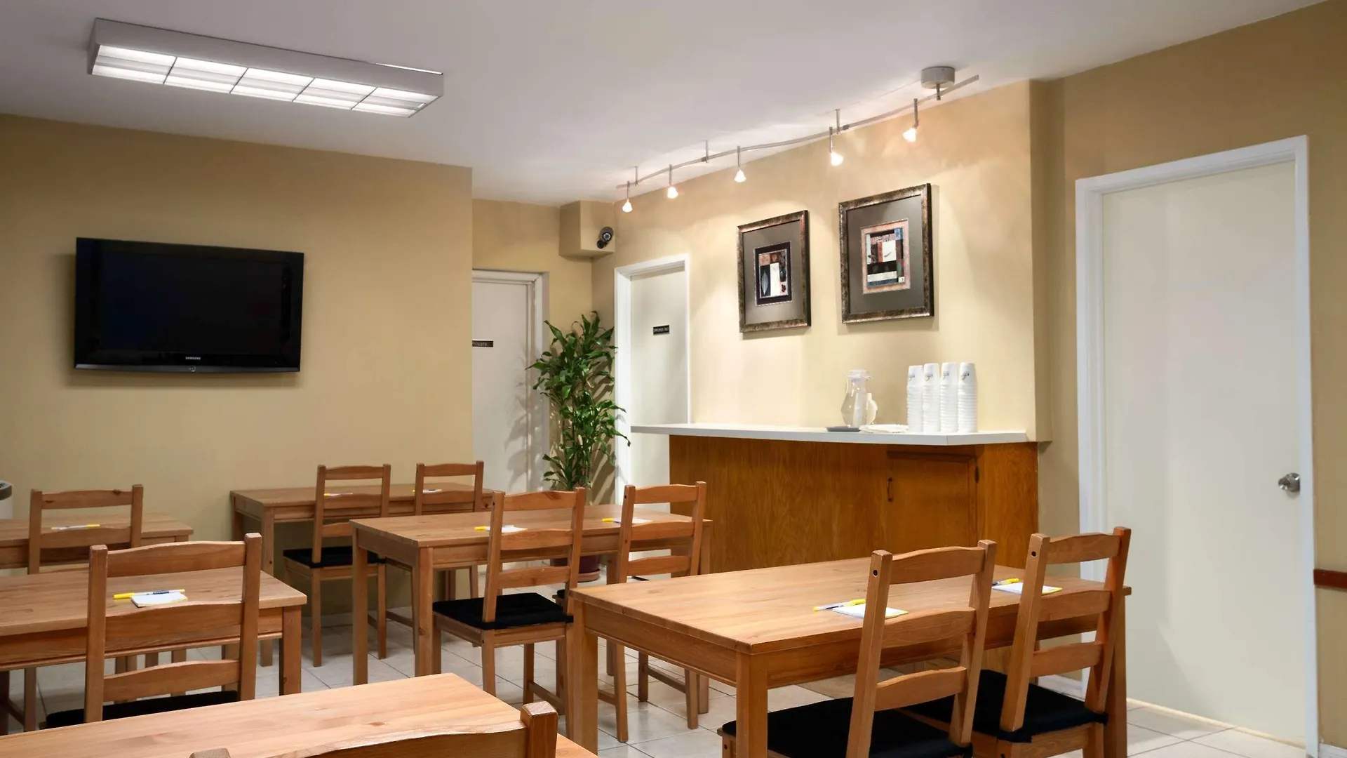 Days By Wyndham San Diego/downtown/convention Center Hotel 2*