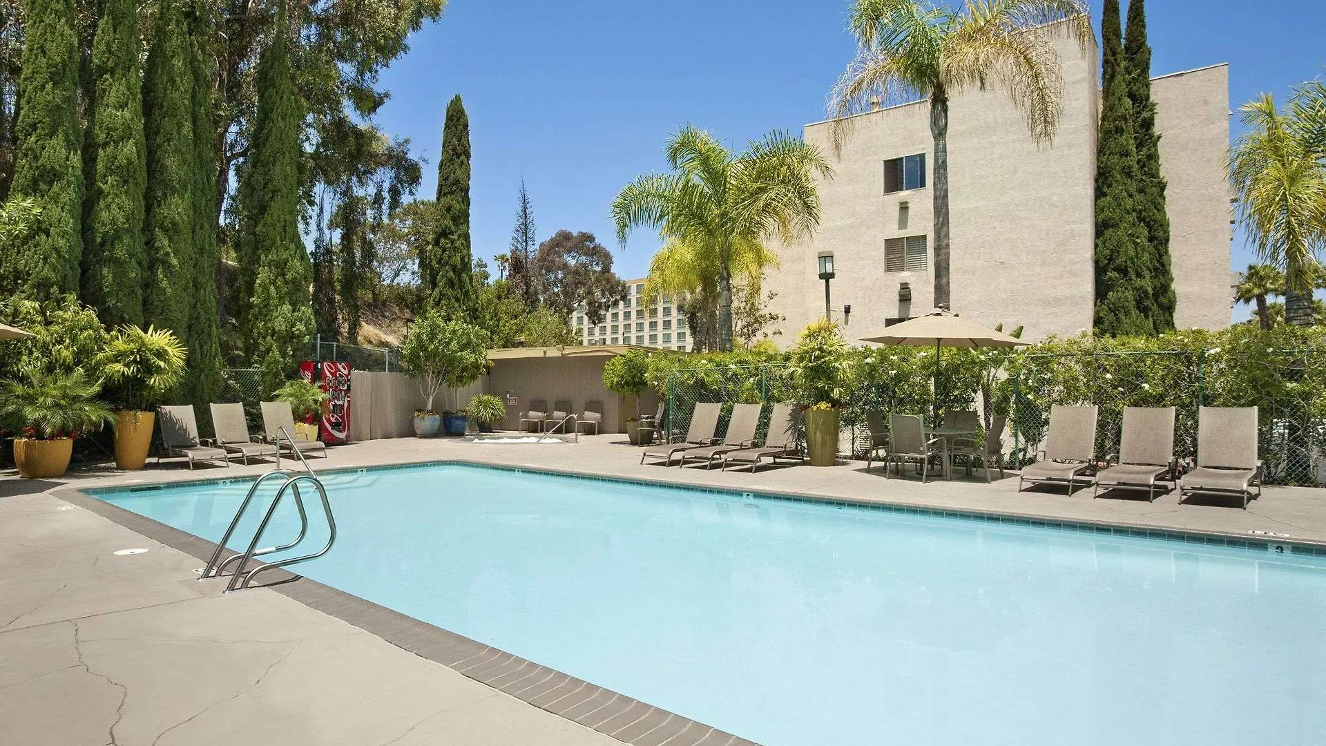 Days By Wyndham Circle Hotel San Diego