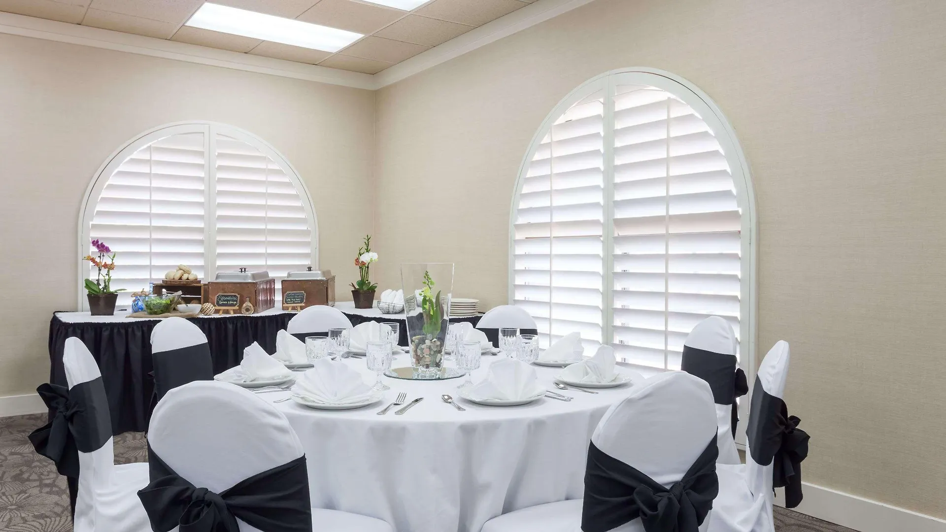 Days By Wyndham Circle Hotel San Diego