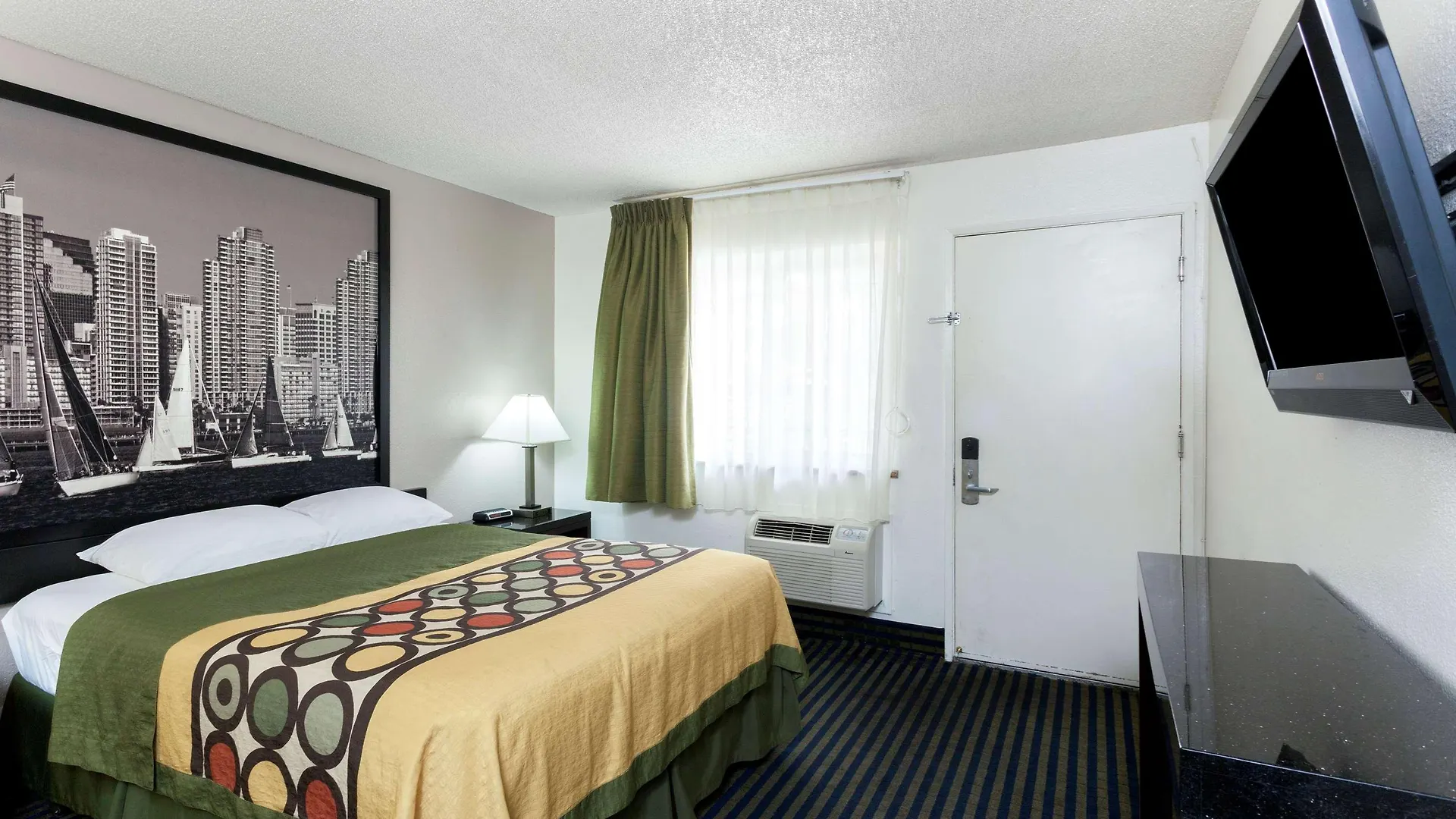 Hotel Super 8 By Wyndham Circle 2*
