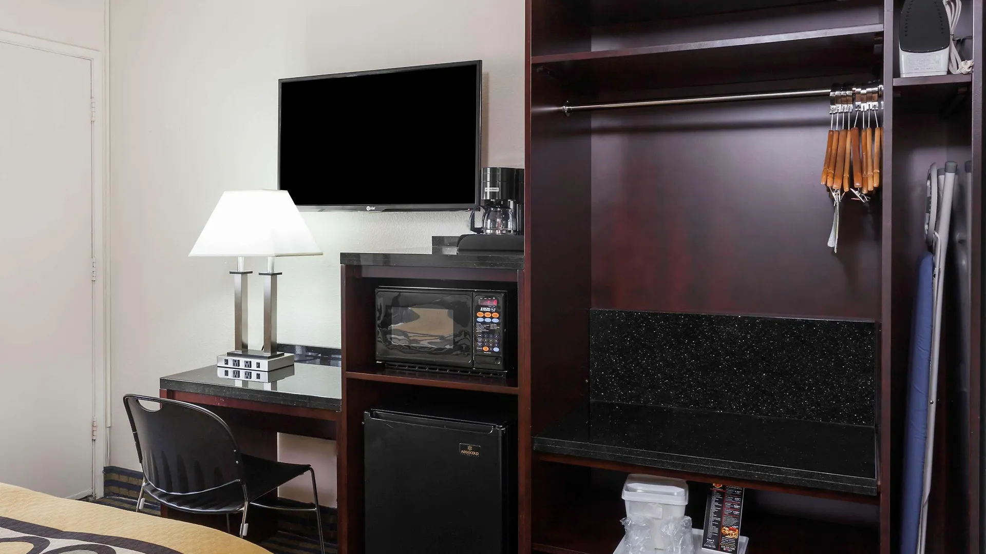 Hotel Super 8 By Wyndham Circle 2*
