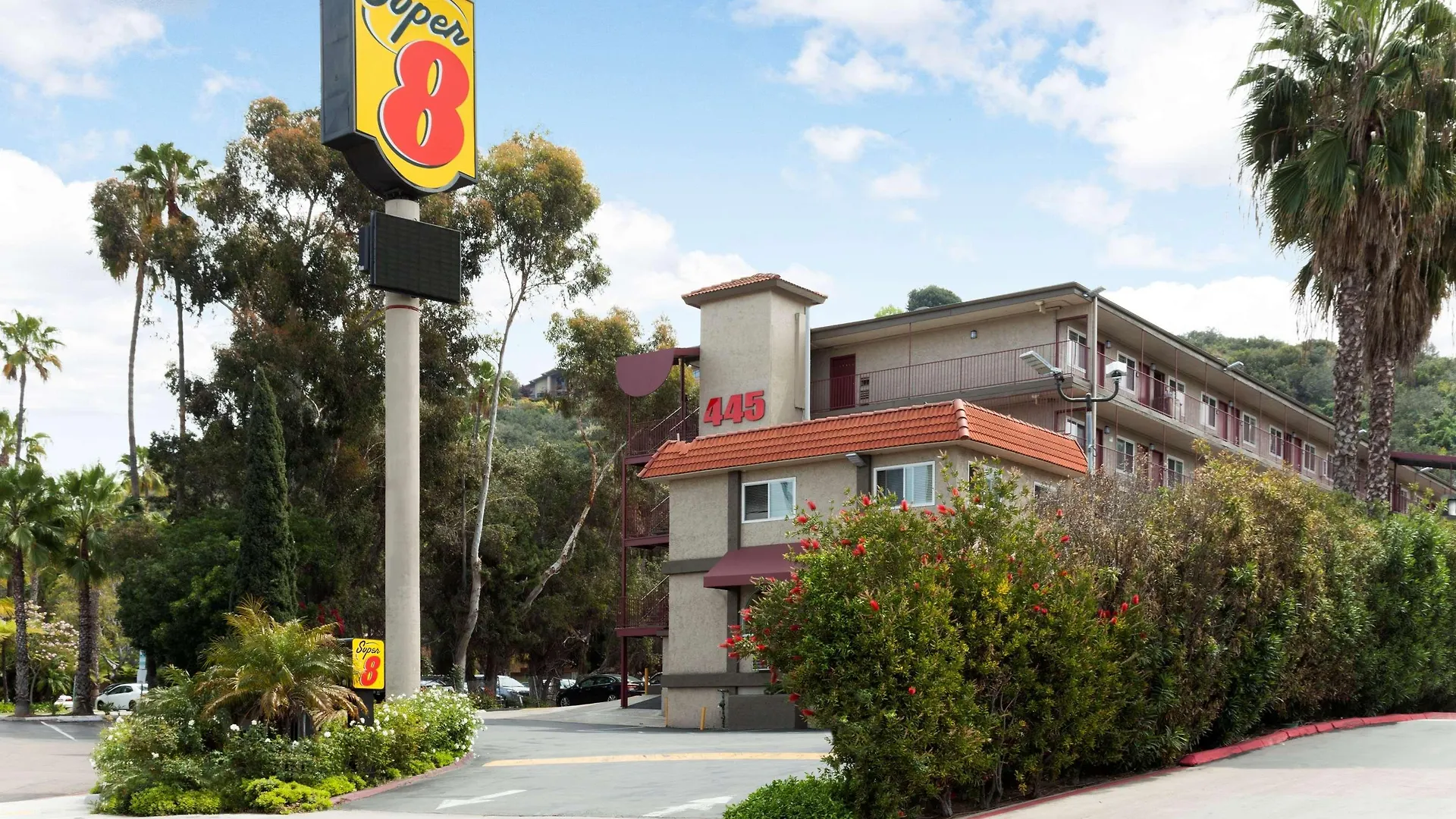 Super 8 By Wyndham Circle Hotel 2*