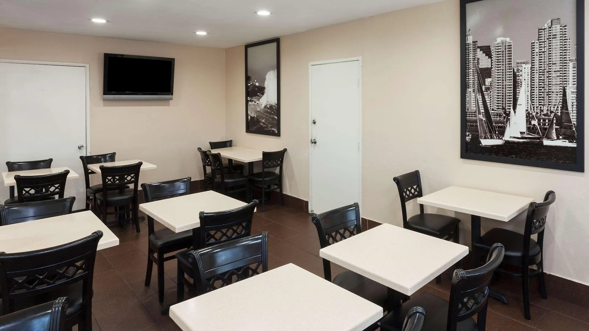 Super 8 By Wyndham Circle Hotel San Diego