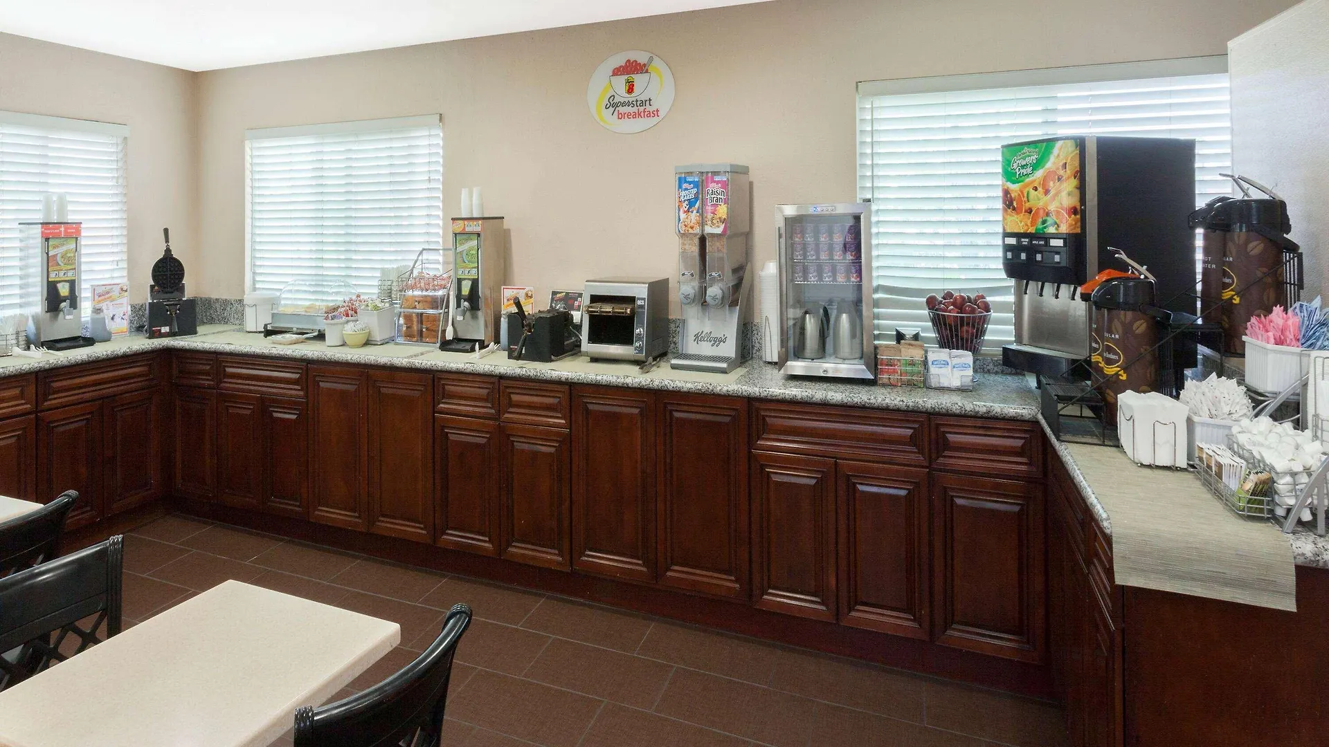 Super 8 By Wyndham Circle 2*