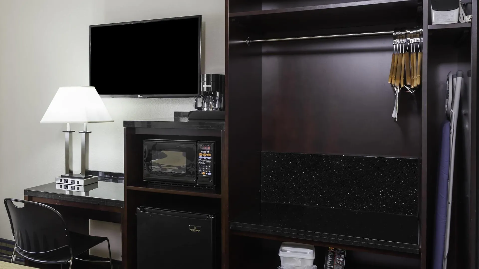 Super 8 By Wyndham Circle Hotel 2*