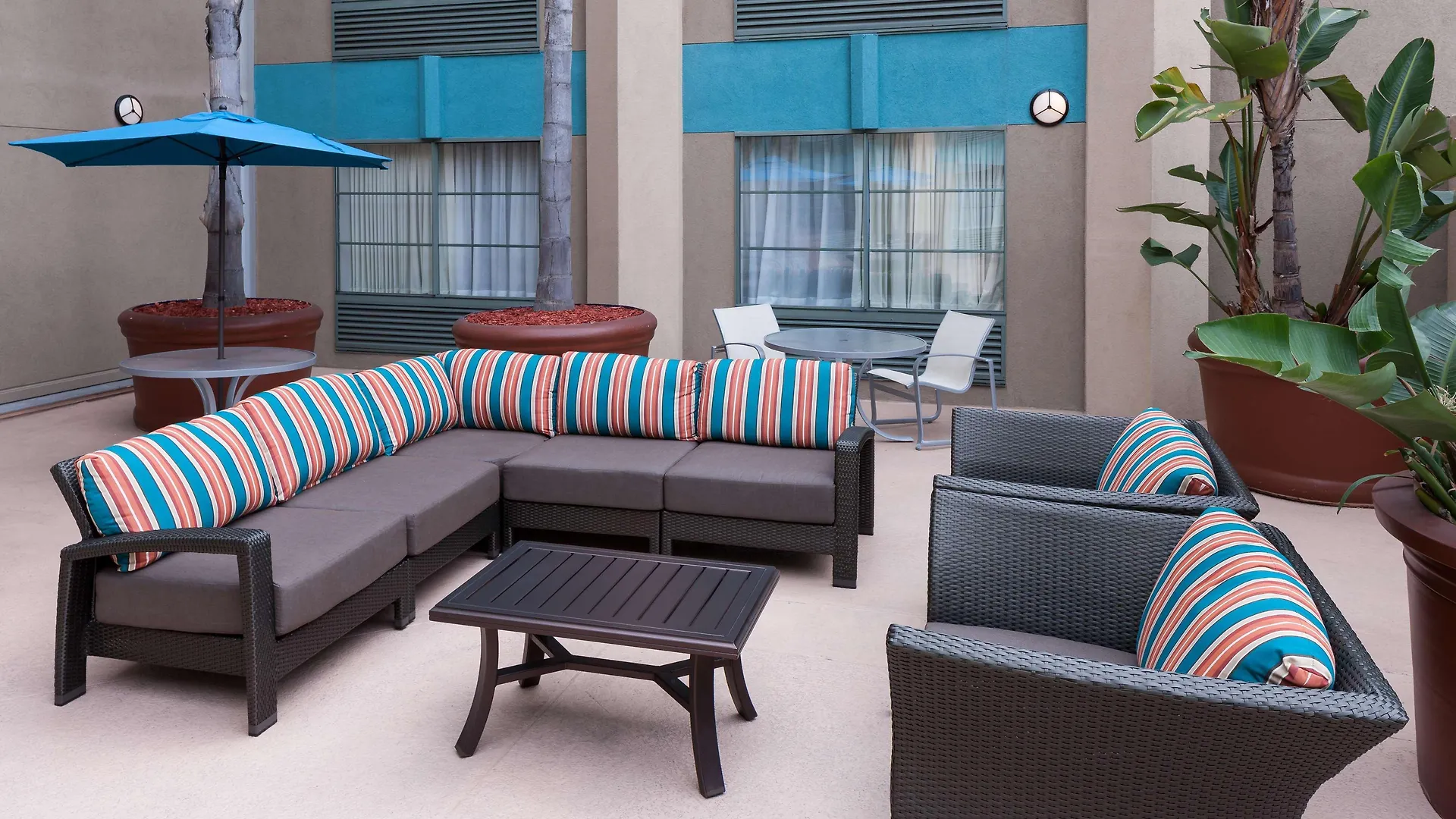 Hampton Downtown Hotel 3*