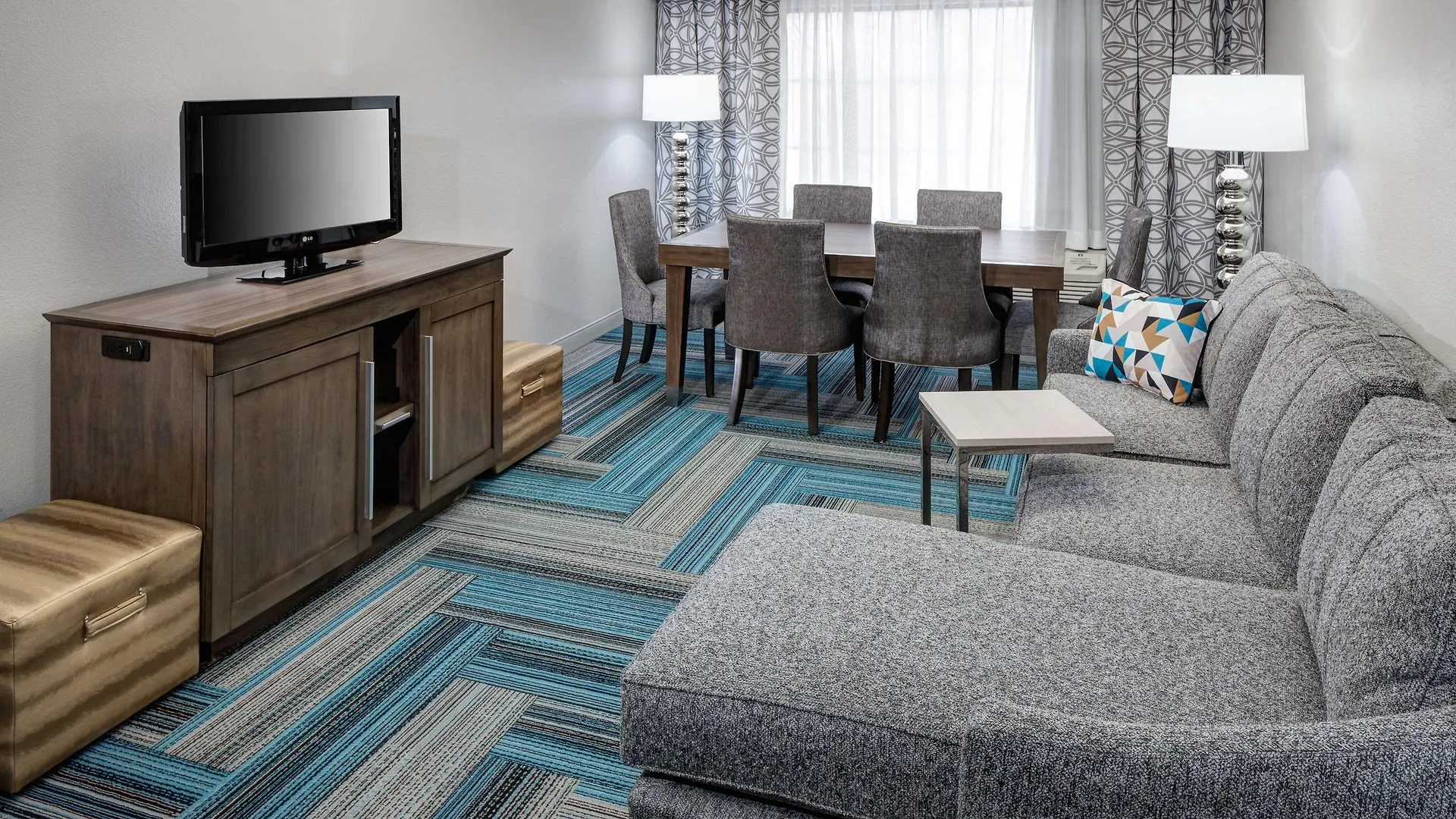 Hampton Downtown 3*