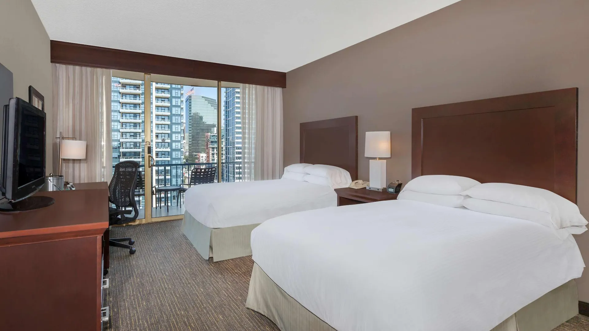 Wyndham Bayside Szálloda 3*