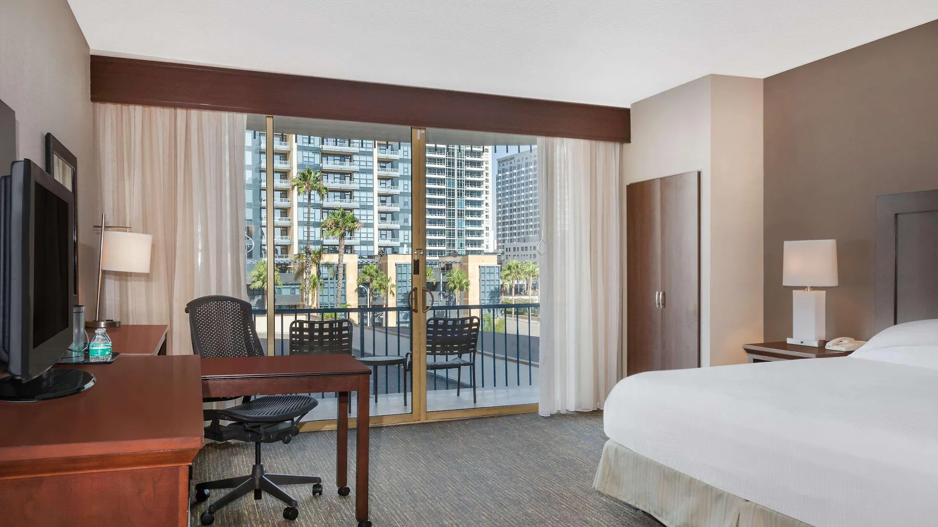 Wyndham Bayside Szálloda