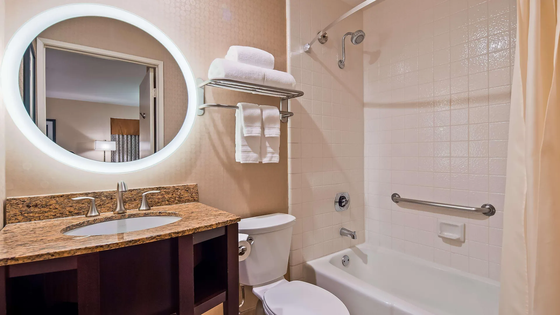 Hotel Western Island 3*