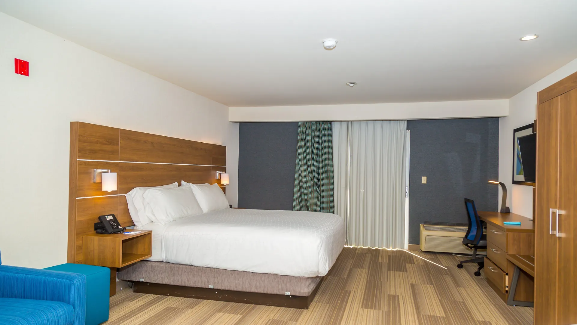 Express Airport-old Town By Ihg