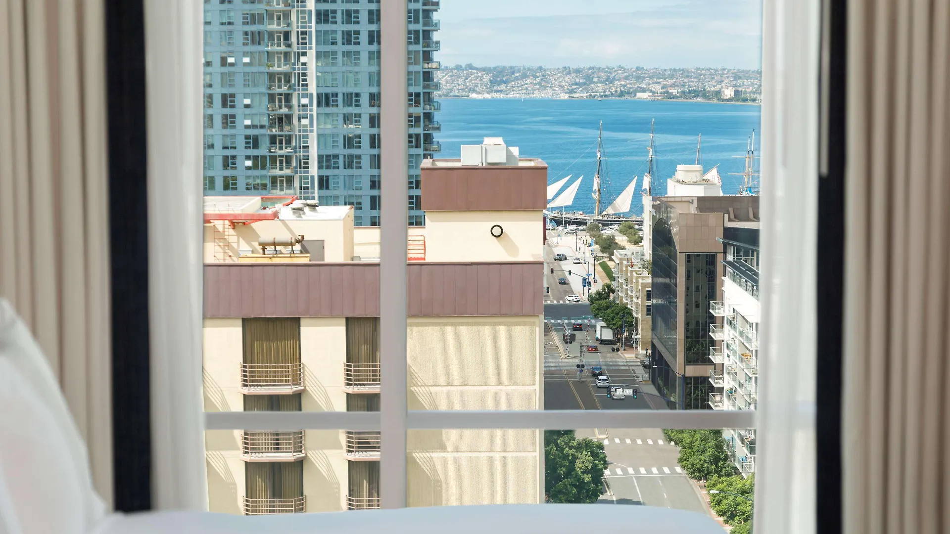 Carte Downtown, Curio Collection By Hilton 4*