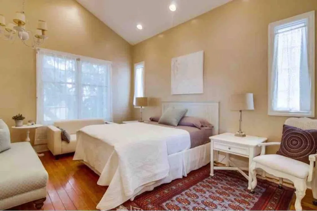 Spacious 4 Bedroom 3.5 Bath In Coronado *