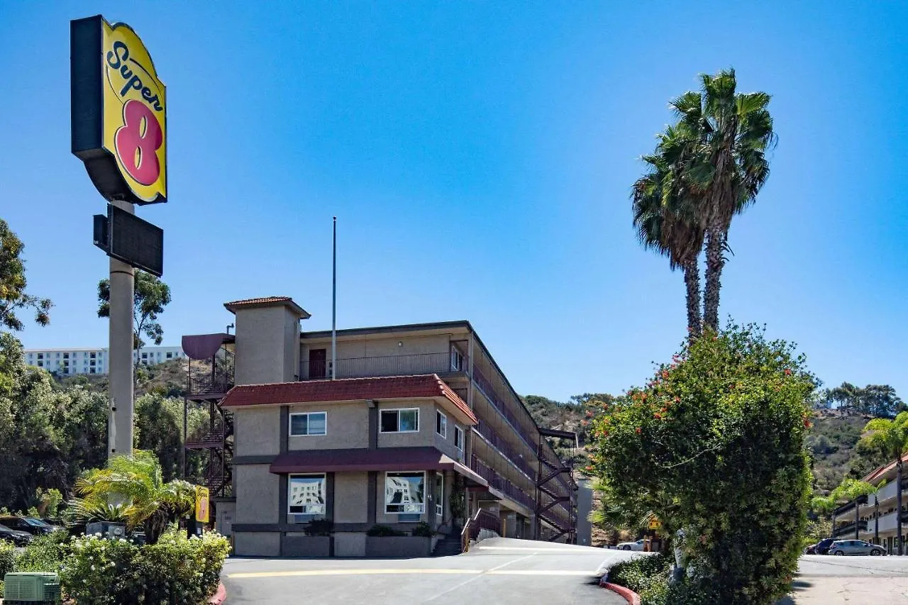 Hotel Super 8 By Wyndham Circle 2*