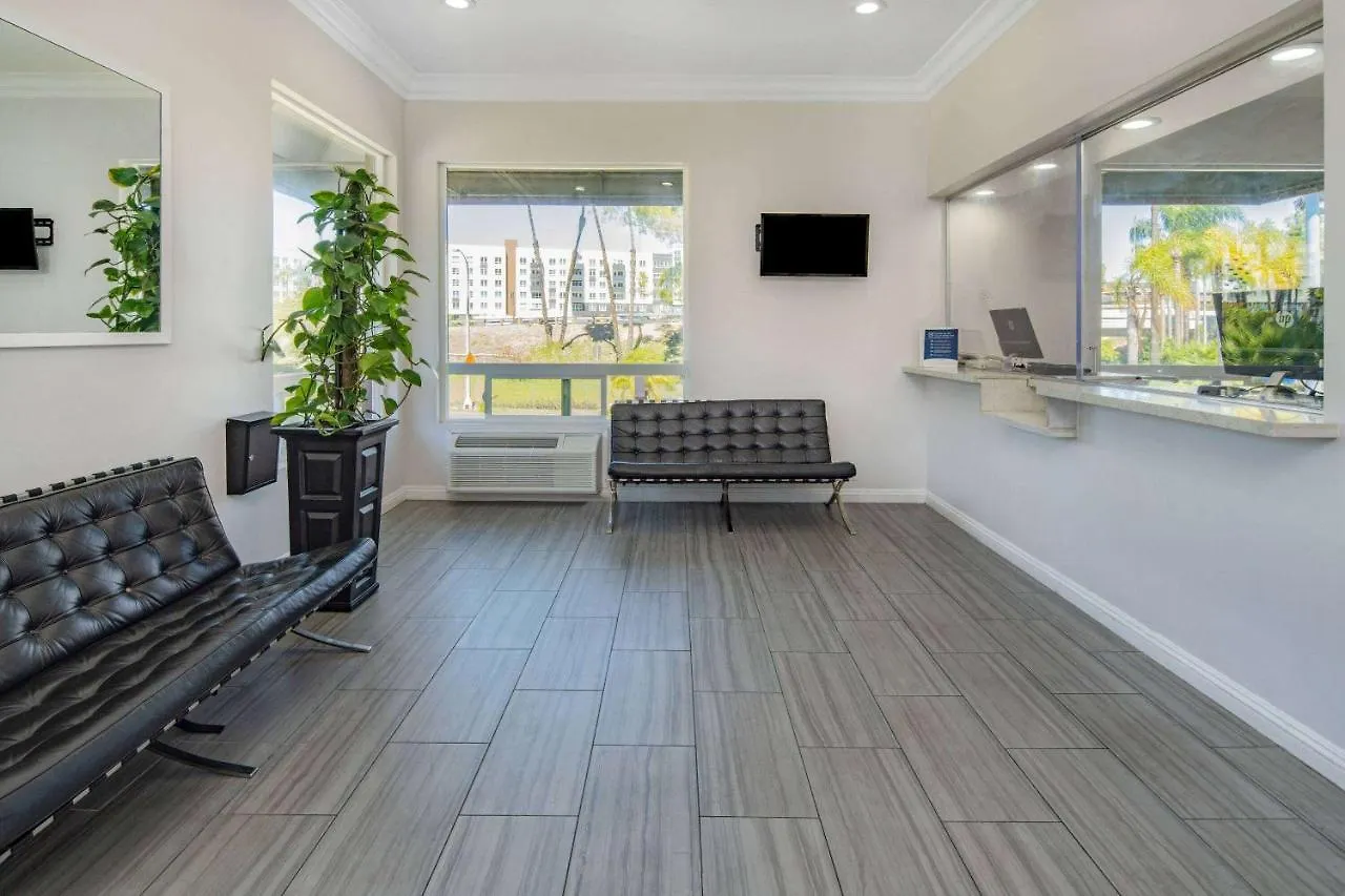 Super 8 By Wyndham Circle San Diego