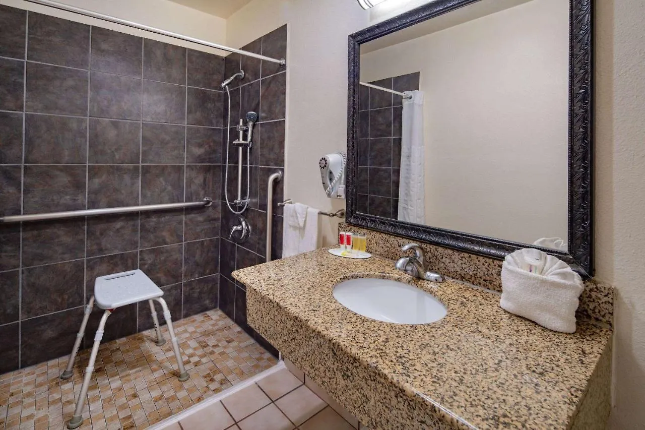 Hotel Super 8 By Wyndham Circle 2*
