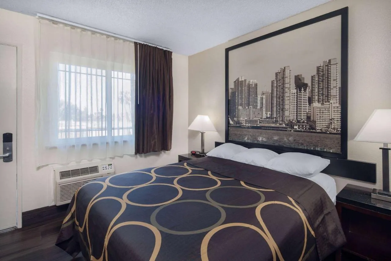Super 8 By Wyndham Circle San Diego