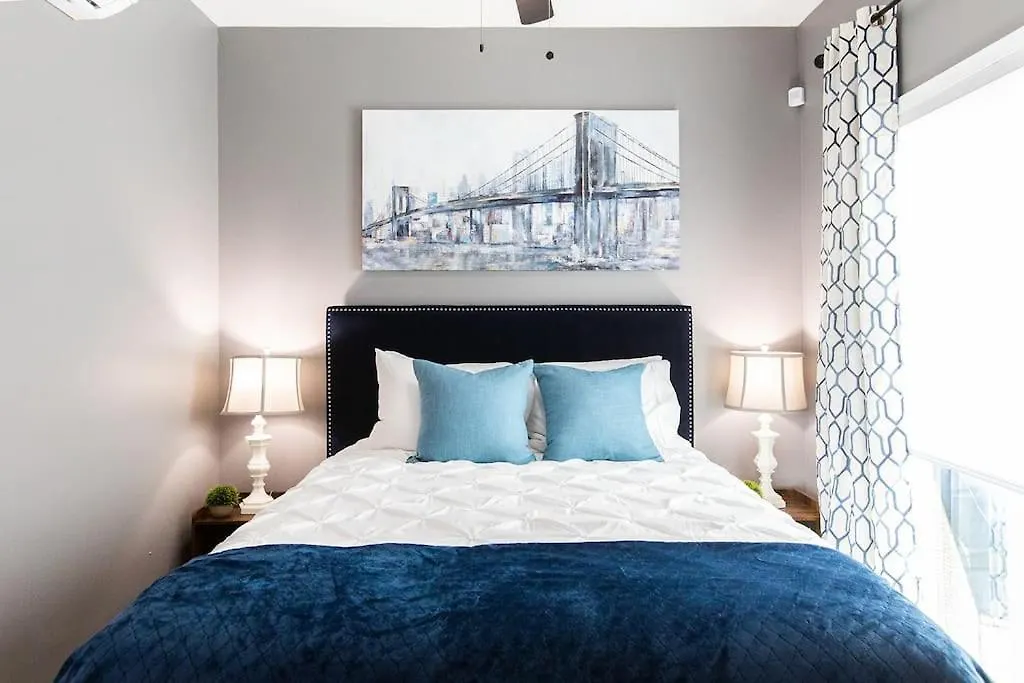 Professionals-restaurants-fastwifi-a C-desk- Pets * San Diego