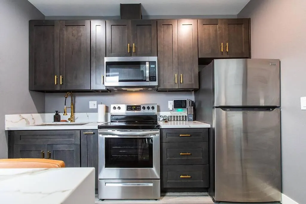 Apartment Professionals-restaurants-fastwifi-a C-desk- Pets *