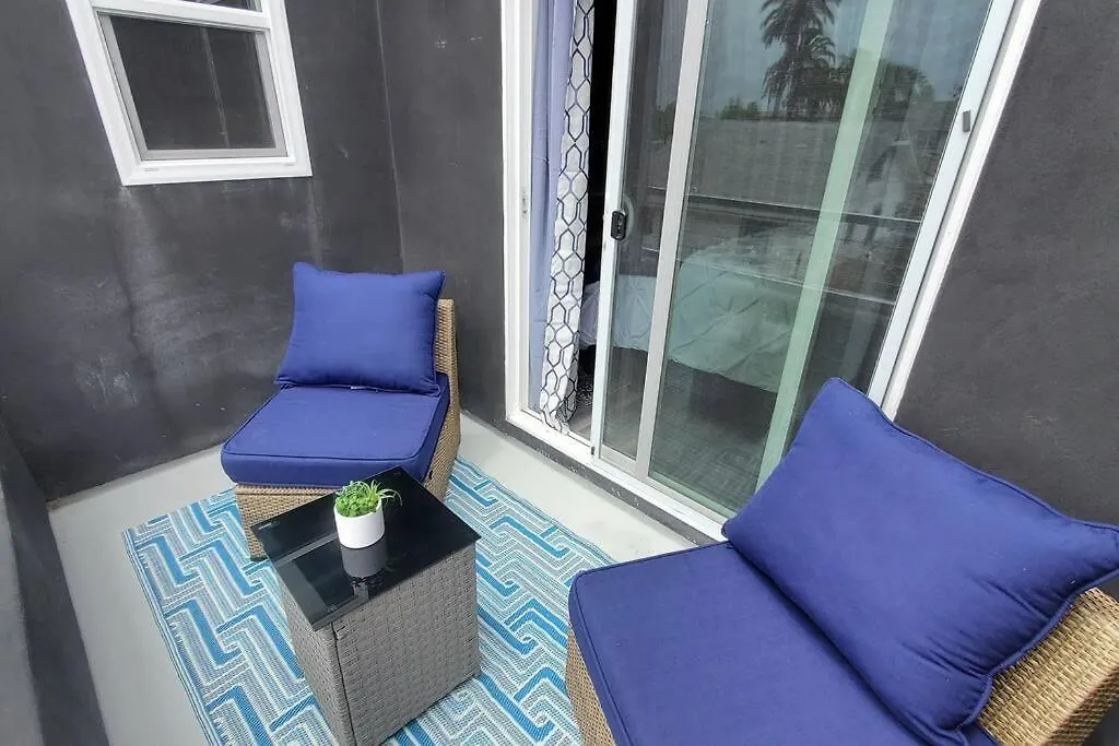 Professionals-restaurants-fastwifi-a C-desk- Pets Apartment