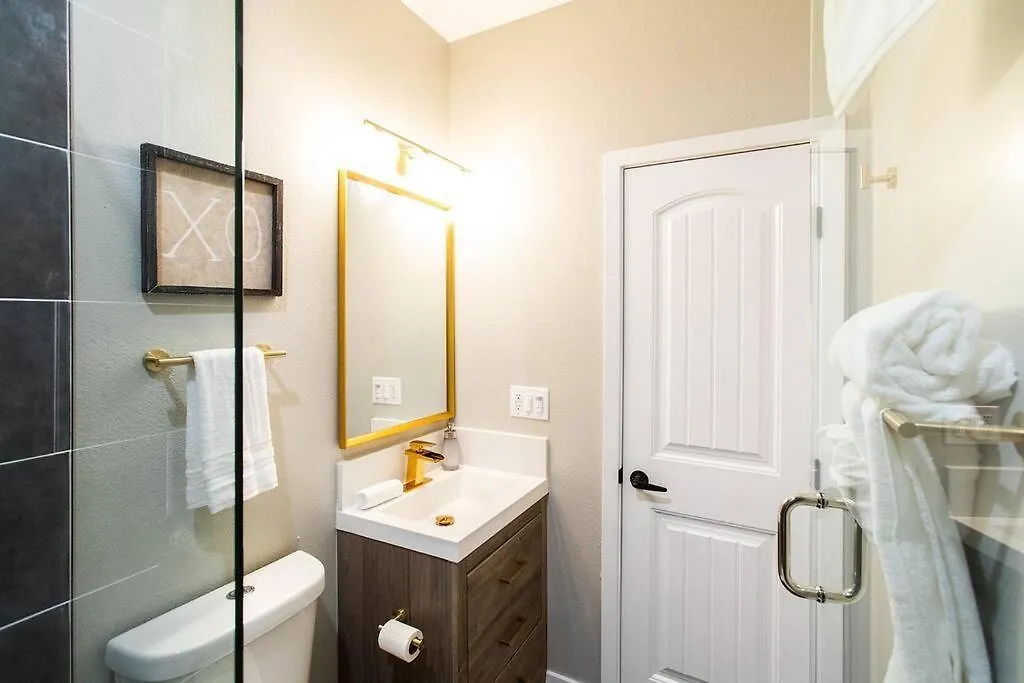 Apartment Professionals-restaurants-fastwifi-a C-desk- Pets San Diego
