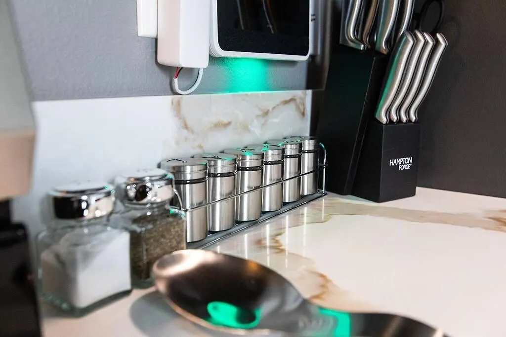 Professionals-restaurants-fastwifi-a C-desk- Pets Apartment *