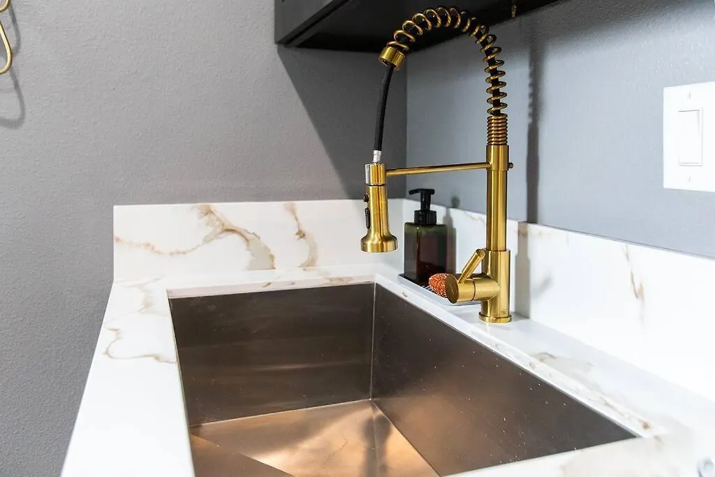 Professionals-restaurants-fastwifi-a C-desk- Pets Apartment *