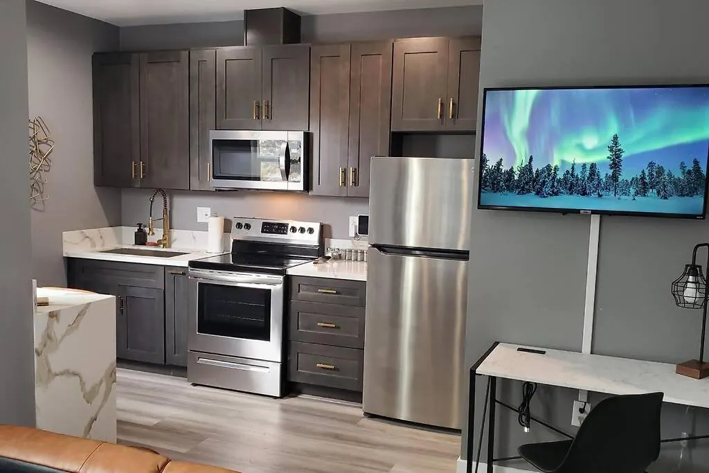 Apartment Professionals-restaurants-fastwifi-a C-desk- Pets