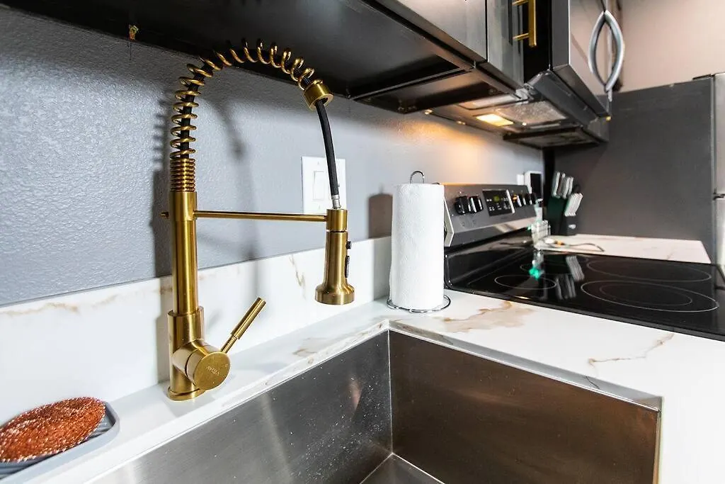 Professionals-restaurants-fastwifi-a C-desk- Pets * San Diego