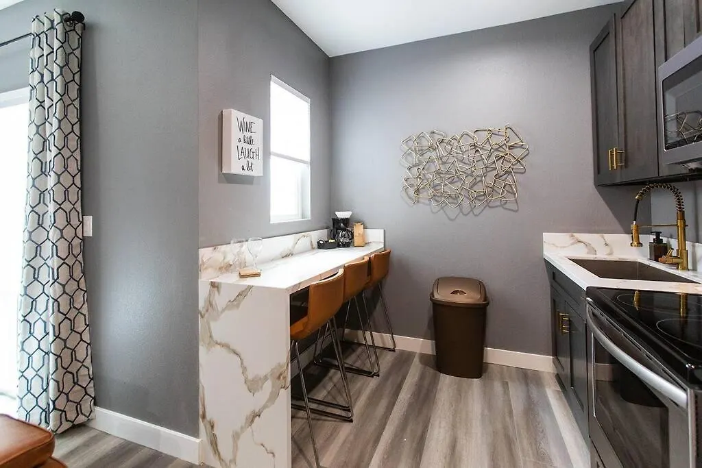 Professionals-restaurants-fastwifi-a C-desk- Pets * San Diego