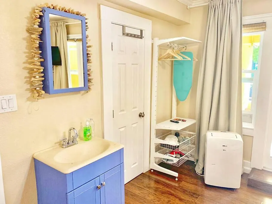 Artistic Paradise Studio With Balcony Near Downtown San Diego! Perfect For Travelers And Couples! דירה