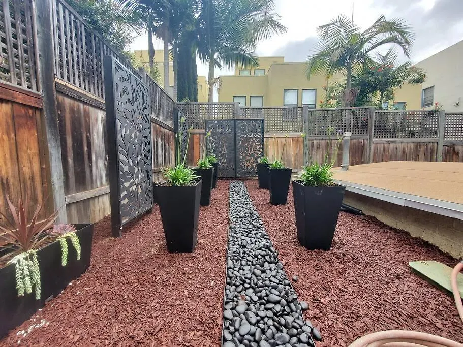 Charming And Cozy Studio Gaslamp! Perfectly Located In Downtown!