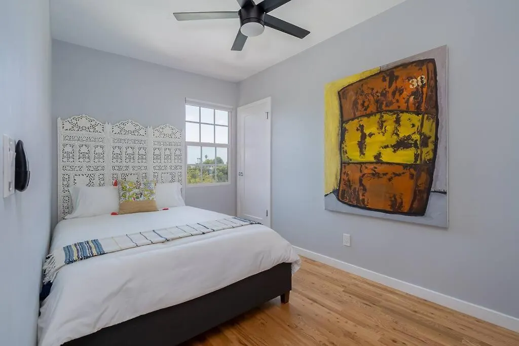 Fabulous New 4br/3ba House In Mission Hills Holiday home